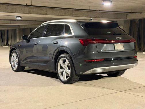 Manhattan Gray Metallic 2019 Audi e-tron Premium Plus