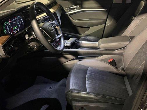 Manhattan Gray Metallic 2019 Audi e-tron Premium Plus