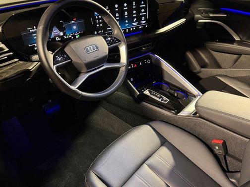 Mythos Black Metallic 2025 Audi Q5 Premium TFSI quattro S tronic