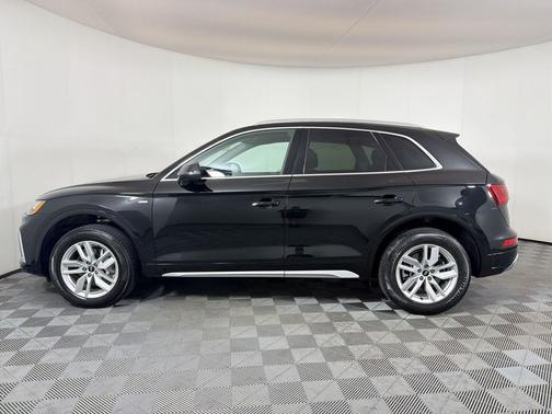 Mythos Black Metallic 2023 Audi Q5 45 S line Premium