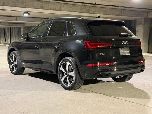 Mythos Black Metallic 2023 Audi Q5 45 S line Premium Plus