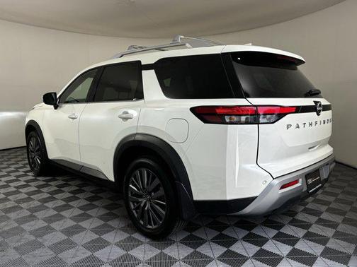 2024 Nissan Pathfinder SL FWD