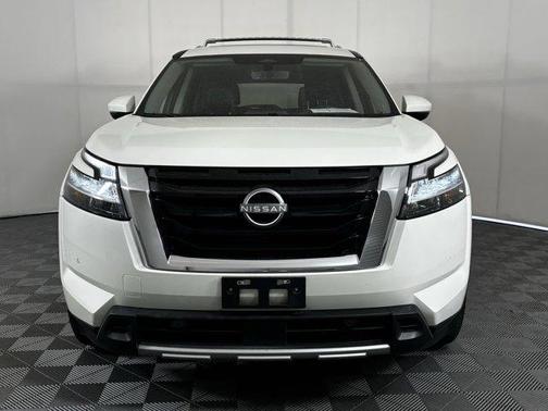 2024 Nissan Pathfinder SL FWD
