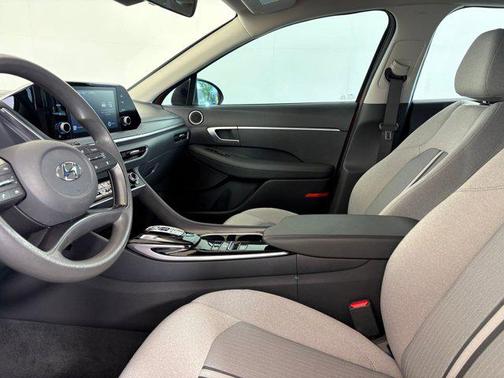 2022 Hyundai SONATA SE