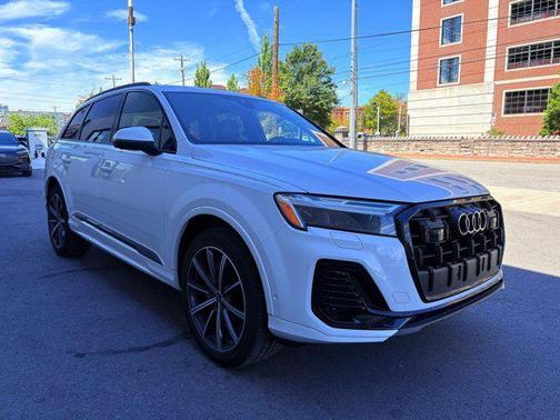 2025 Audi Q7 45 Premium Plus