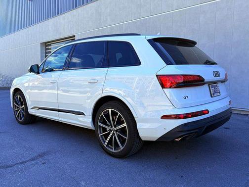 2025 Audi Q7 45 Premium Plus