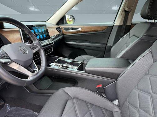 2024 Volkswagen Atlas 2.0T SE w/Technology 4MOTION