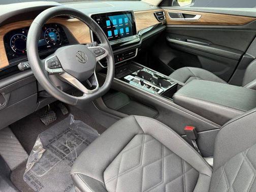2024 Volkswagen Atlas 2.0T SE w/Technology 4MOTION
