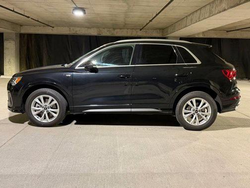 Mythos Black Metallic 2025 Audi Q3 Premium 45 TFSI S line quattro Tiptronic
