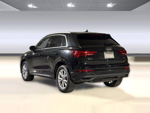 Mythos Black Metallic 2025 Audi Q3 Premium 45 TFSI S line quattro Tiptronic