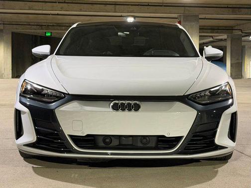 Suzuka Gray Metallic 2023 Audi e-tron GT Premium Plus quattro