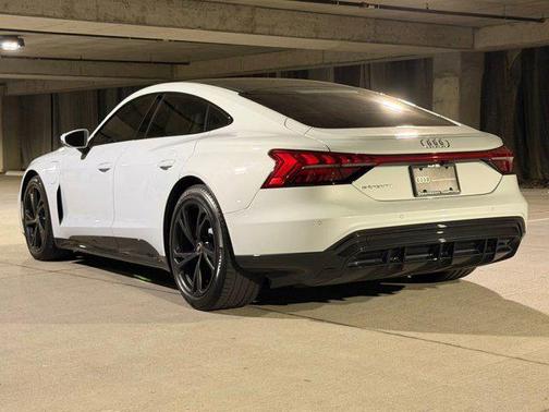 Suzuka Gray Metallic 2023 Audi e-tron GT Premium Plus quattro