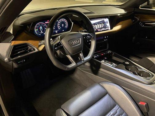 Suzuka Gray Metallic 2023 Audi e-tron GT Premium Plus quattro