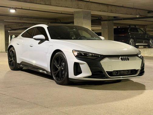 Suzuka Gray Metallic 2023 Audi e-tron GT Premium Plus quattro