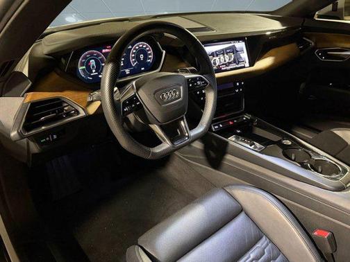 2023 Audi e-tron GT Premium Plus quattro
