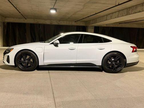 Suzuka Gray Metallic 2023 Audi e-tron GT Premium Plus quattro