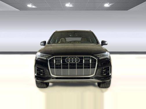 Mythos Black Metallic 2023 Audi Q7 55 Premium Plus