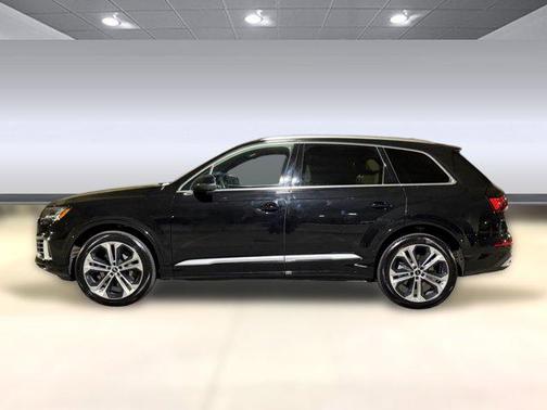 Mythos Black Metallic 2023 Audi Q7 55 Premium Plus