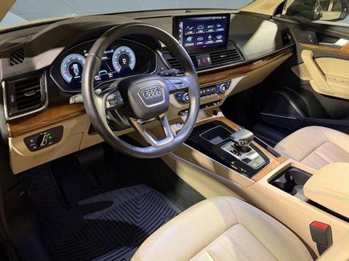 Mythos Black Metallic 2023 Audi Q5 45 S line Premium Plus