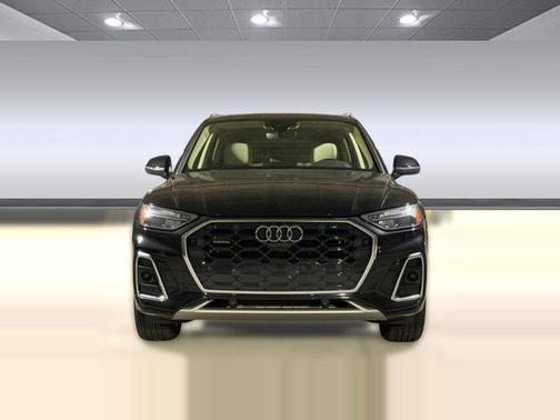 Mythos Black Metallic 2023 Audi Q5 45 S line Premium Plus