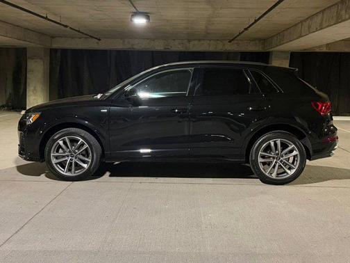 Mythos Black Metallic 2025 Audi Q3 Premium 45 TFSI S line quattro Tiptronic