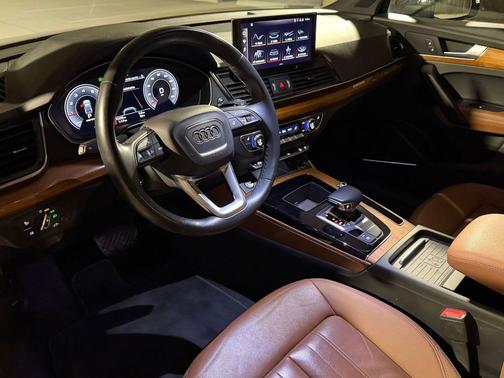 Mythos Black Metallic 2021 Audi Q5 45 Premium Plus