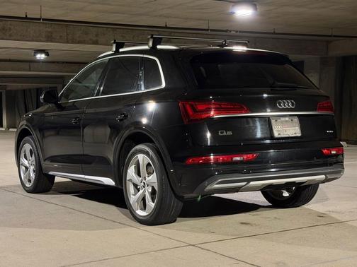 Mythos Black Metallic 2021 Audi Q5 45 Premium Plus