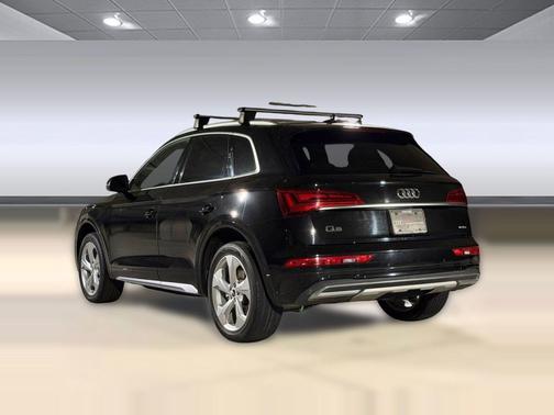 Mythos Black Metallic 2021 Audi Q5 45 Premium Plus