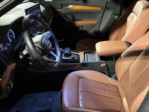 Mythos Black Metallic 2021 Audi Q5 45 Premium Plus