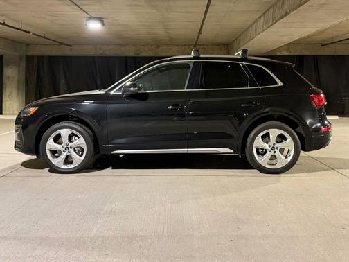 Mythos Black Metallic 2021 Audi Q5 45 Premium Plus