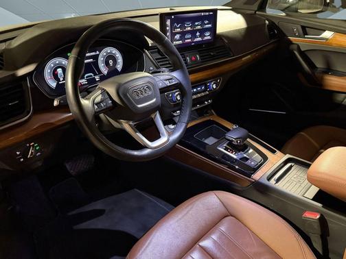 Mythos Black Metallic 2021 Audi Q5 45 Premium Plus