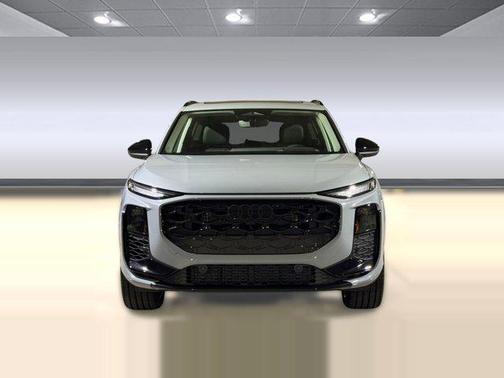 Arrow Gray Pearl Effect 2026 Audi Q3 TFSI quattro S tronic