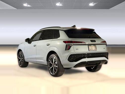 Arrow Gray Pearl Effect 2026 Audi Q3 TFSI quattro S tronic