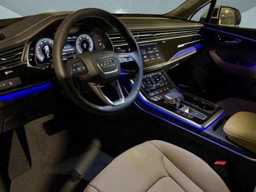 Glacier White Metallic 2026 Audi Q7 45 Premium
