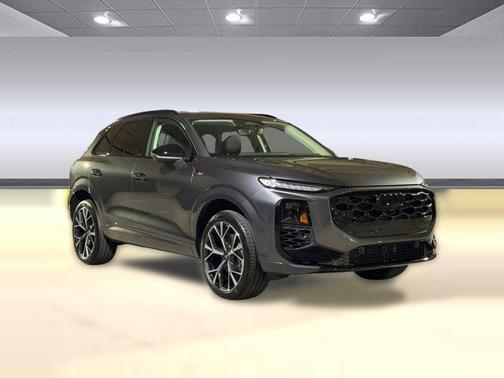 Daytona Gray Pearl Effect 2026 Audi Q3 TFSI quattro S tronic
