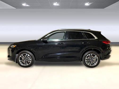 Mythos Black Metallic 2025 Audi Q5 Premium TFSI quattro S tronic