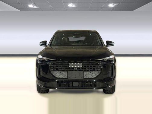 Mythos Black Metallic 2025 Audi Q5 Premium TFSI quattro S tronic