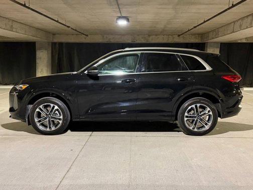 Mythos Black Metallic 2025 Audi Q5 Premium TFSI quattro S tronic