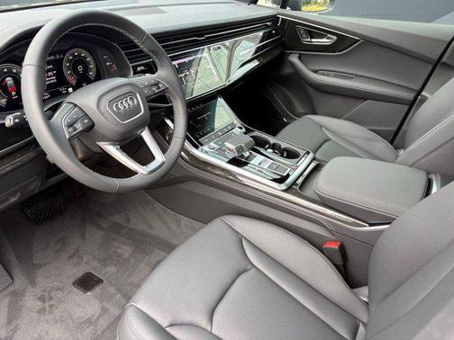 2025 Audi Q7 45 Premium Plus