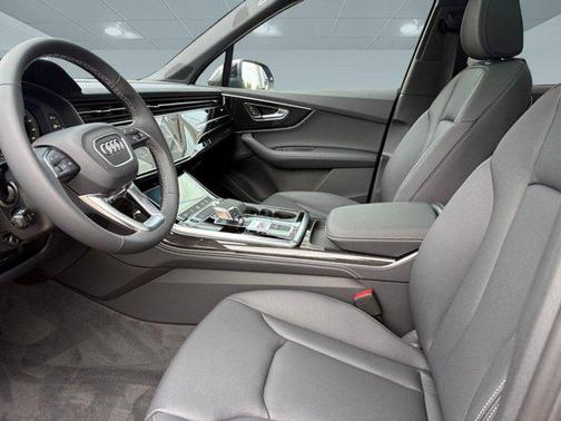 2025 Audi Q7 45 Premium Plus