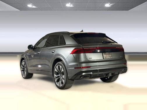 Daytona Gray Pearl Effect 2026 Audi Q8 55 Premium Plus
