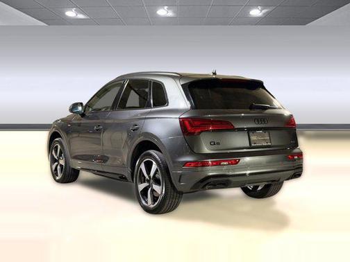 Daytona Gray Pearl Effect 2023 Audi Q5 45 S line Premium Plus