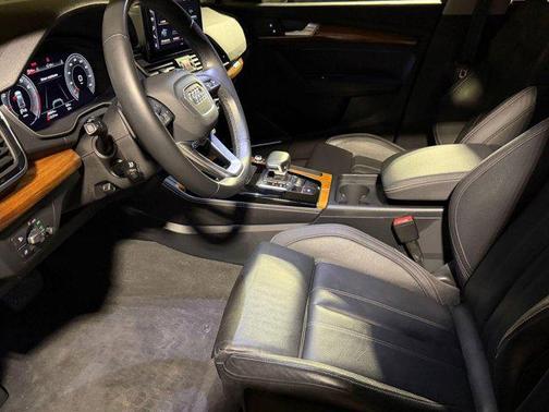 Daytona Gray Pearl Effect 2023 Audi Q5 45 S line Premium Plus