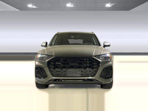 Chronos Gray Metallic 2023 Audi Q5 55 S line Premium Plus