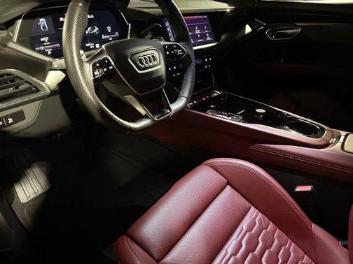 2022 Audi e-tron GT Premium Plus