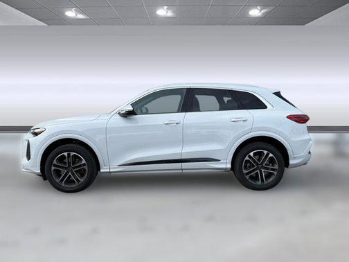 2025 Audi Q5 Premium TFSI quattro S tronic