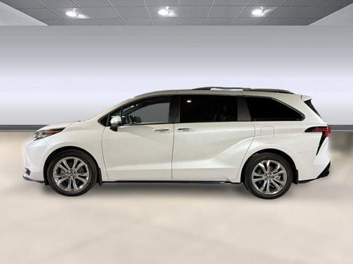 2024 Toyota Sienna Platinum