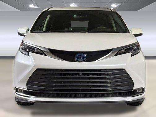 2024 Toyota Sienna Platinum