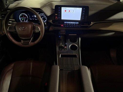 2024 Toyota Sienna Platinum
