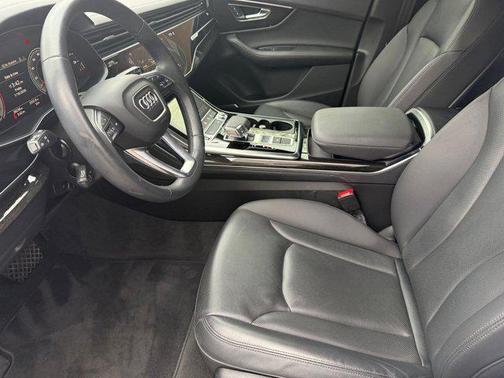 2023 Audi Q7 45 Premium Plus